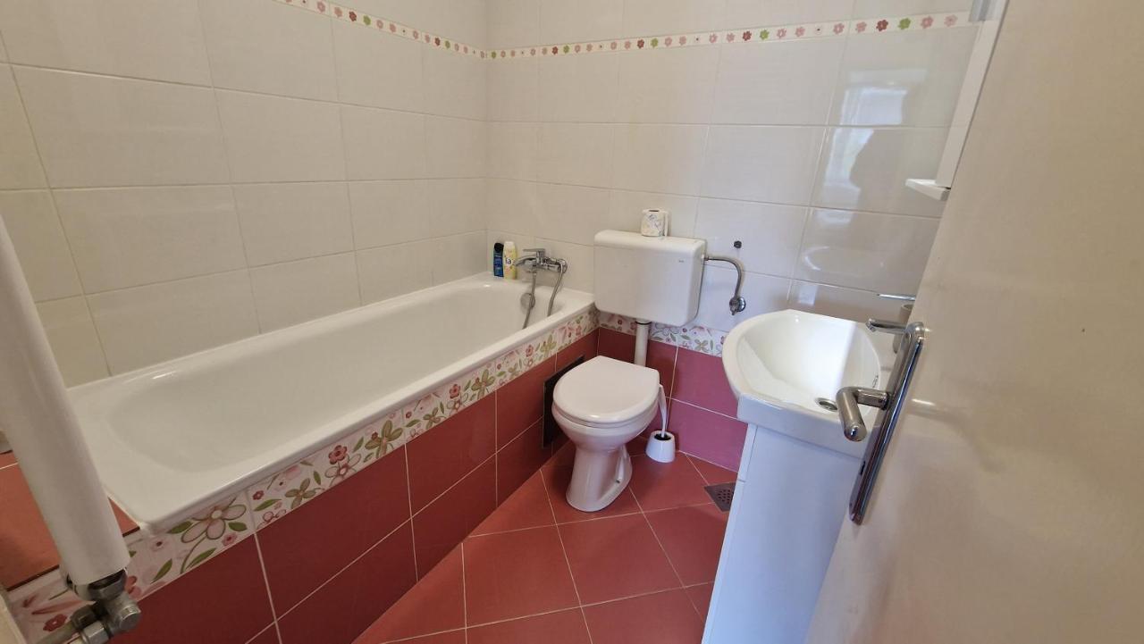 Lovely Condo With Free Parking Ljubljana Kültér fotó